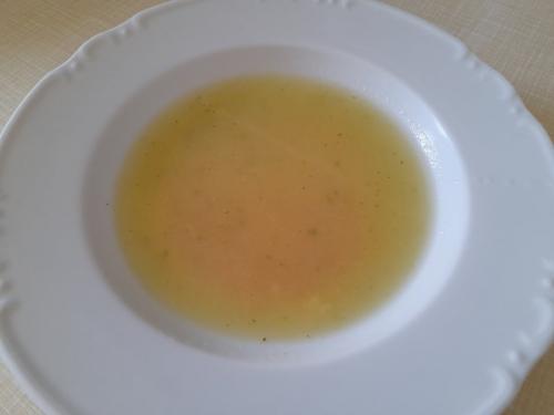 Polévka celerová s&nbsp;červenou čočkou
